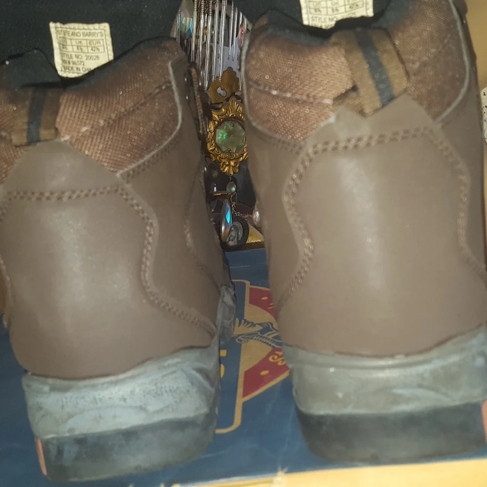 Steve and Barry brown hiking boots. Size 9.5 MENS NEW - Picture 10 of 16